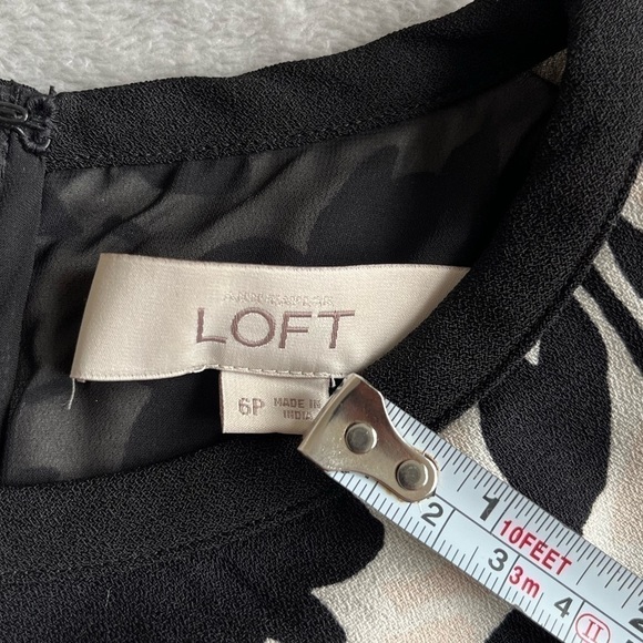 LOFT Petite overlay top Black beige Floral Split Back Dress - Size 6P - Picture 8 of 9